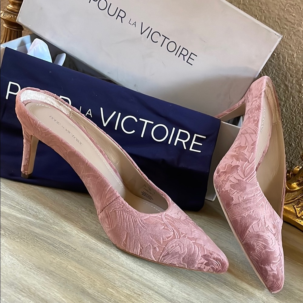 Pour La VICTOIRE NEW in Box Dariev Rose slide . 7.5
